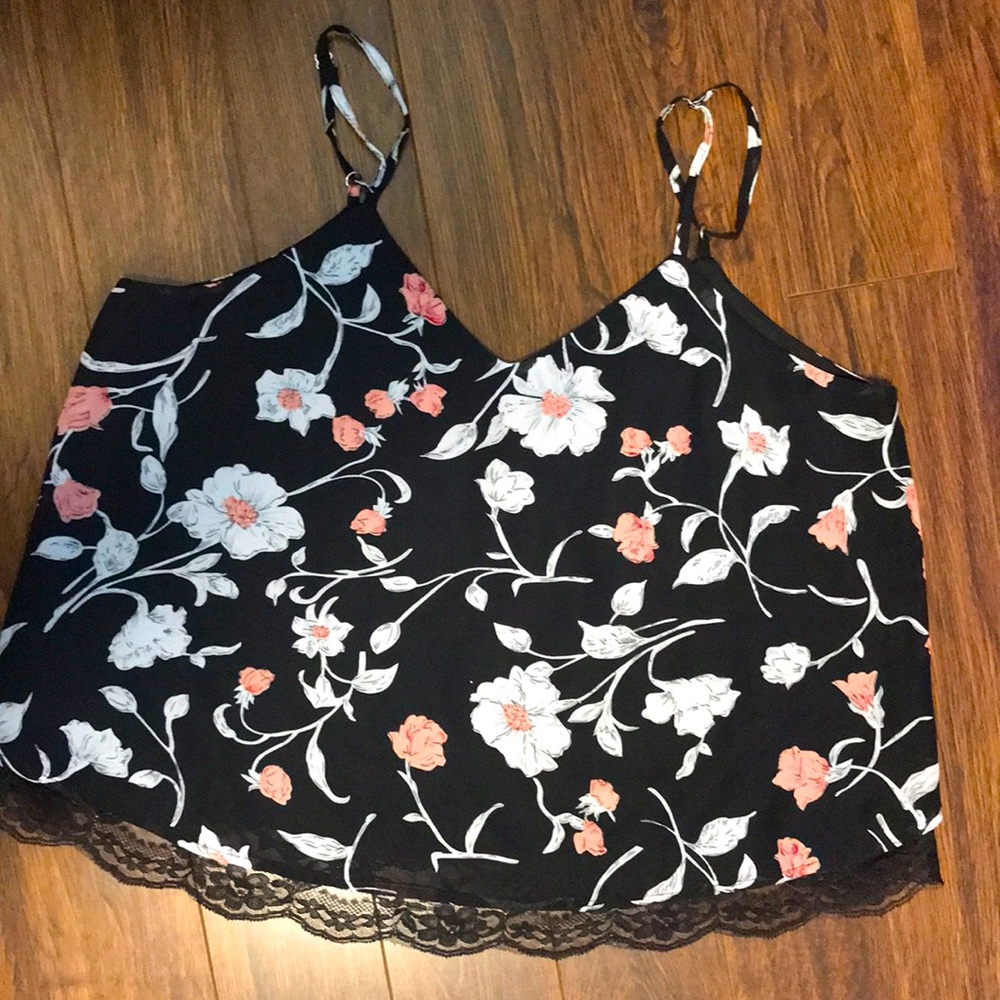 Black T, never worn before, super cute